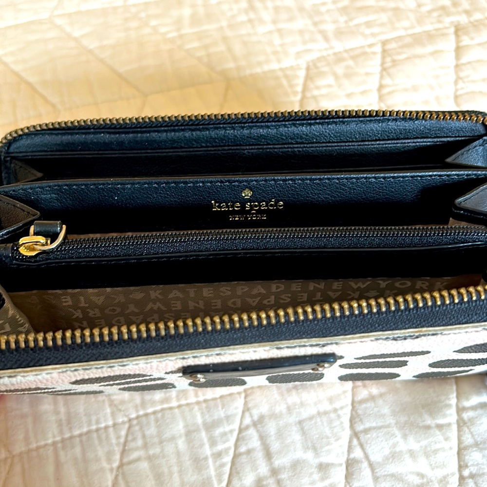 Kate Spade Wallet - Picture 4 of 5